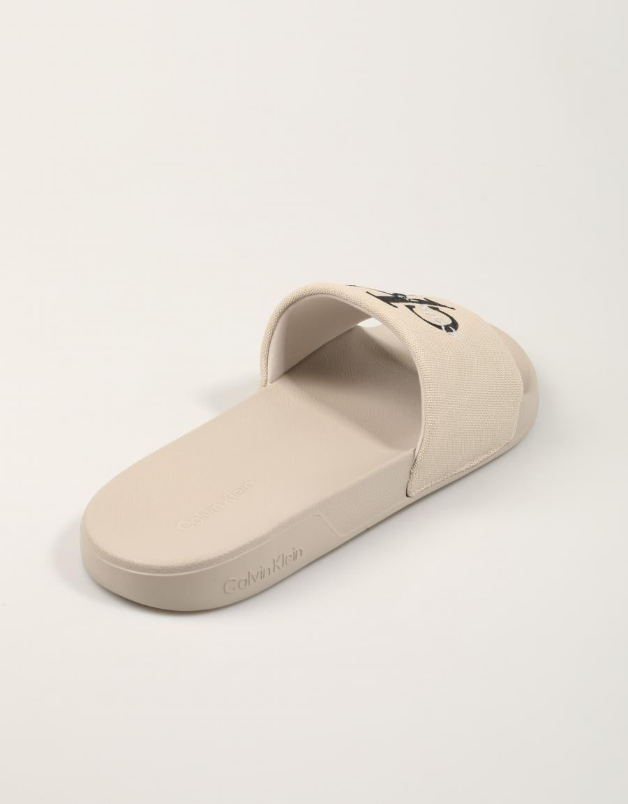 CHANCLAS CALVIN KLEIN ESS SLIDE CV en color Beige