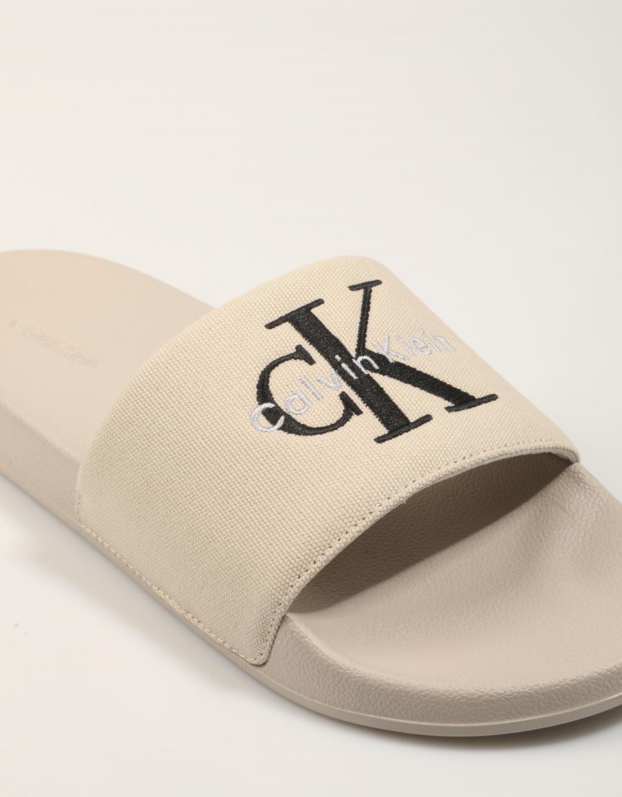 CHANCLAS CALVIN KLEIN ESS SLIDE CV en color Beige
