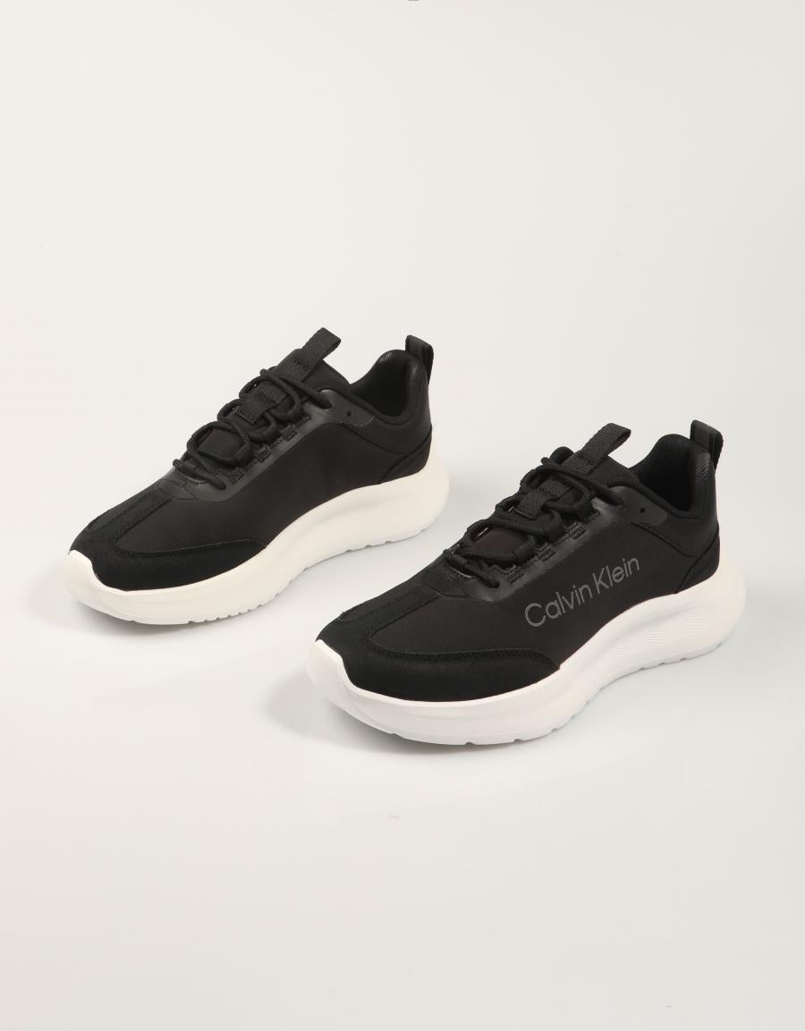 ZAPATILLAS CALVIN KLEIN LIGHT EVA RUNNER NYL SUE en color Negro