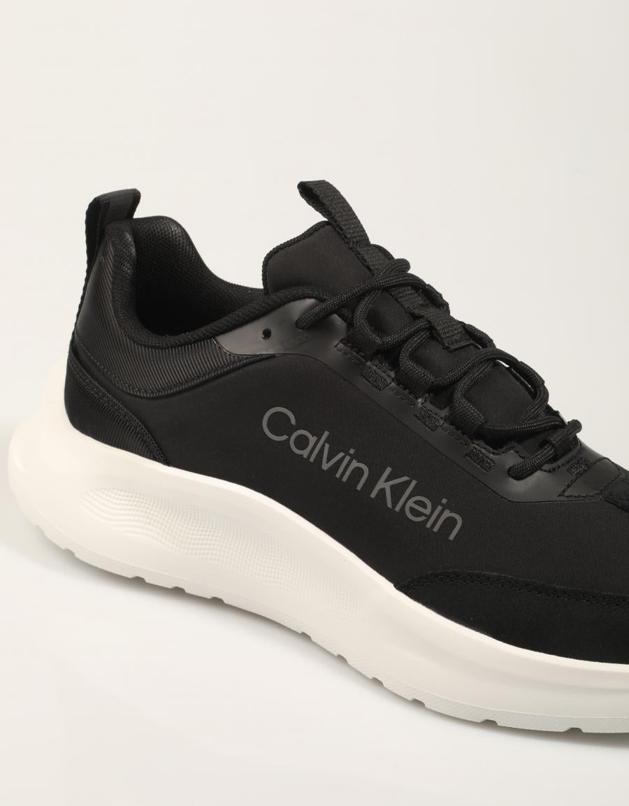 ZAPATILLAS CALVIN KLEIN LIGHT EVA RUNNER NYL SUE en color Negro