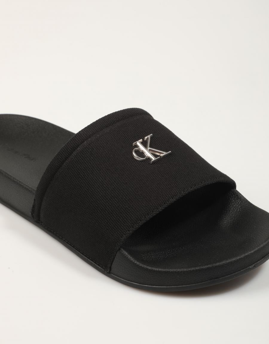 CHANCLAS CALVIN KLEIN ESS SLIDE CANVAS HDW en color Negro