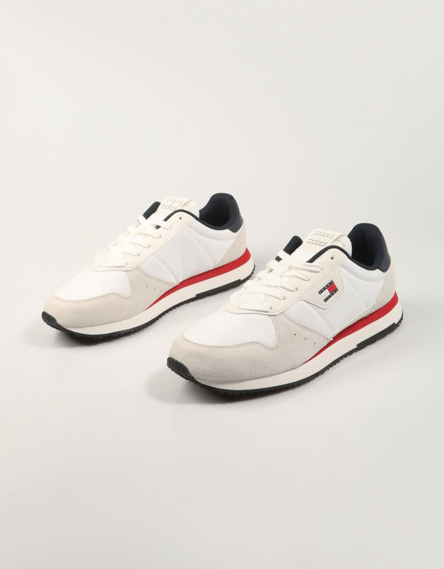 ZAPATILLAS TOMMY HILFIGER BOWIE TJM EVA RUNNER LEATHER en color Blanco