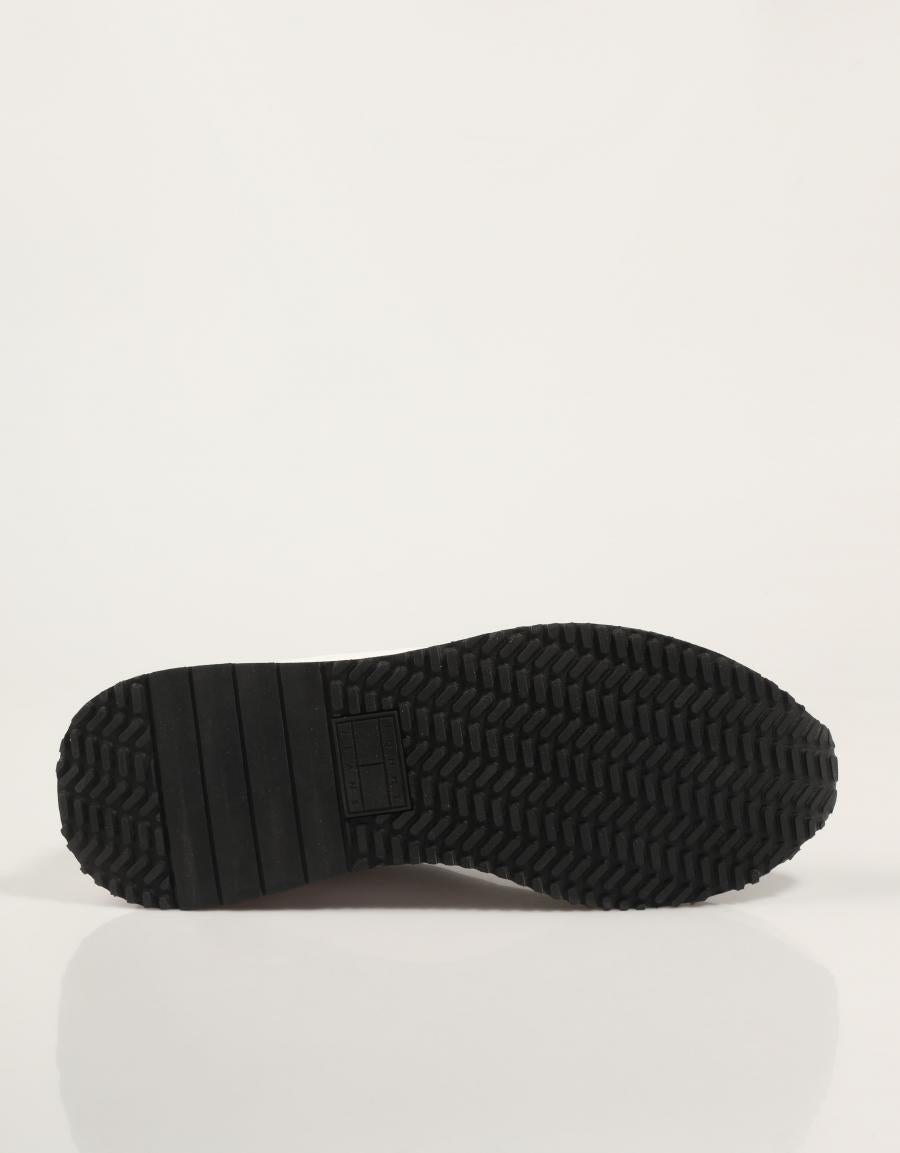 ZAPATILLAS TOMMY HILFIGER BOWIE TJM EVA RUNNER LEATHER en color Blanco