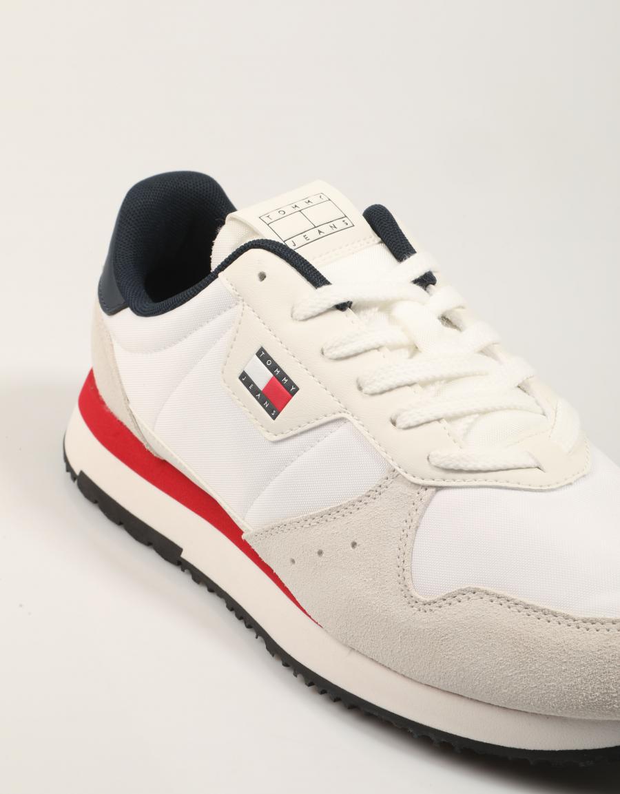 ZAPATILLAS TOMMY HILFIGER BOWIE TJM EVA RUNNER LEATHER en color Blanco