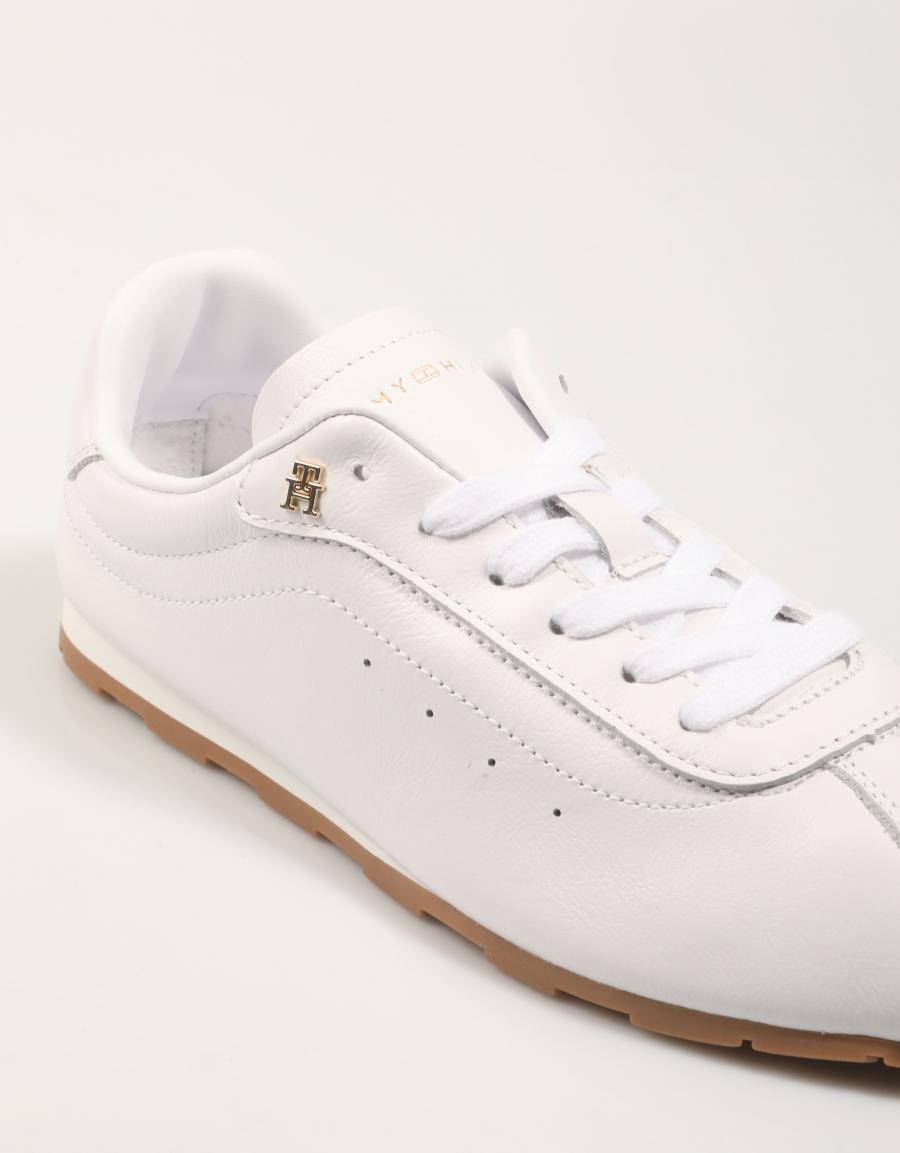 ZAPATILLAS TOMMY HILFIGER BELLA TH LOW PROFILE RUNNER en color Blanco