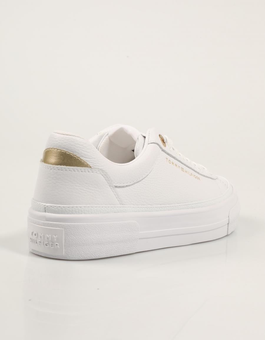 ZAPATILLAS TOMMY HILFIGER KELSEY TH PLATFORM SNEAKER en color Blanco