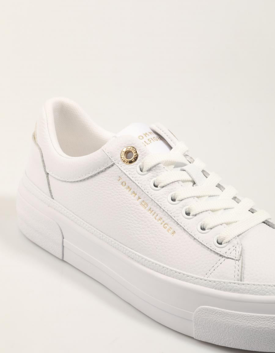 ZAPATILLAS TOMMY HILFIGER KELSEY TH PLATFORM SNEAKER en color Blanco