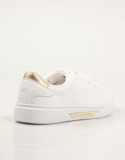 ZAPATILLAS TOMMY HILFIGER ESSENTIAL CHIC COURT SNEAKER en color Blanco
