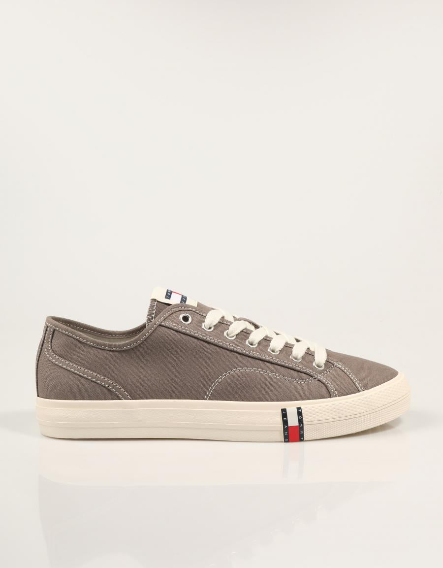 ZAPATILLAS TOMMY HILFIGER ARCHIVE VULC Y2K EM0EM01674 en color Taupe