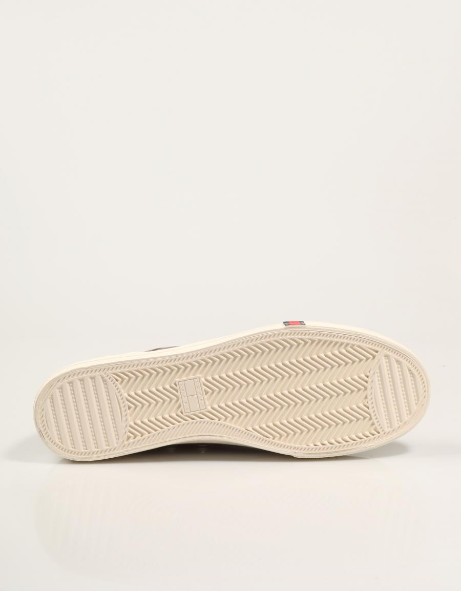 ZAPATILLAS TOMMY HILFIGER ARCHIVE VULC Y2K EM0EM01674 en color Taupe