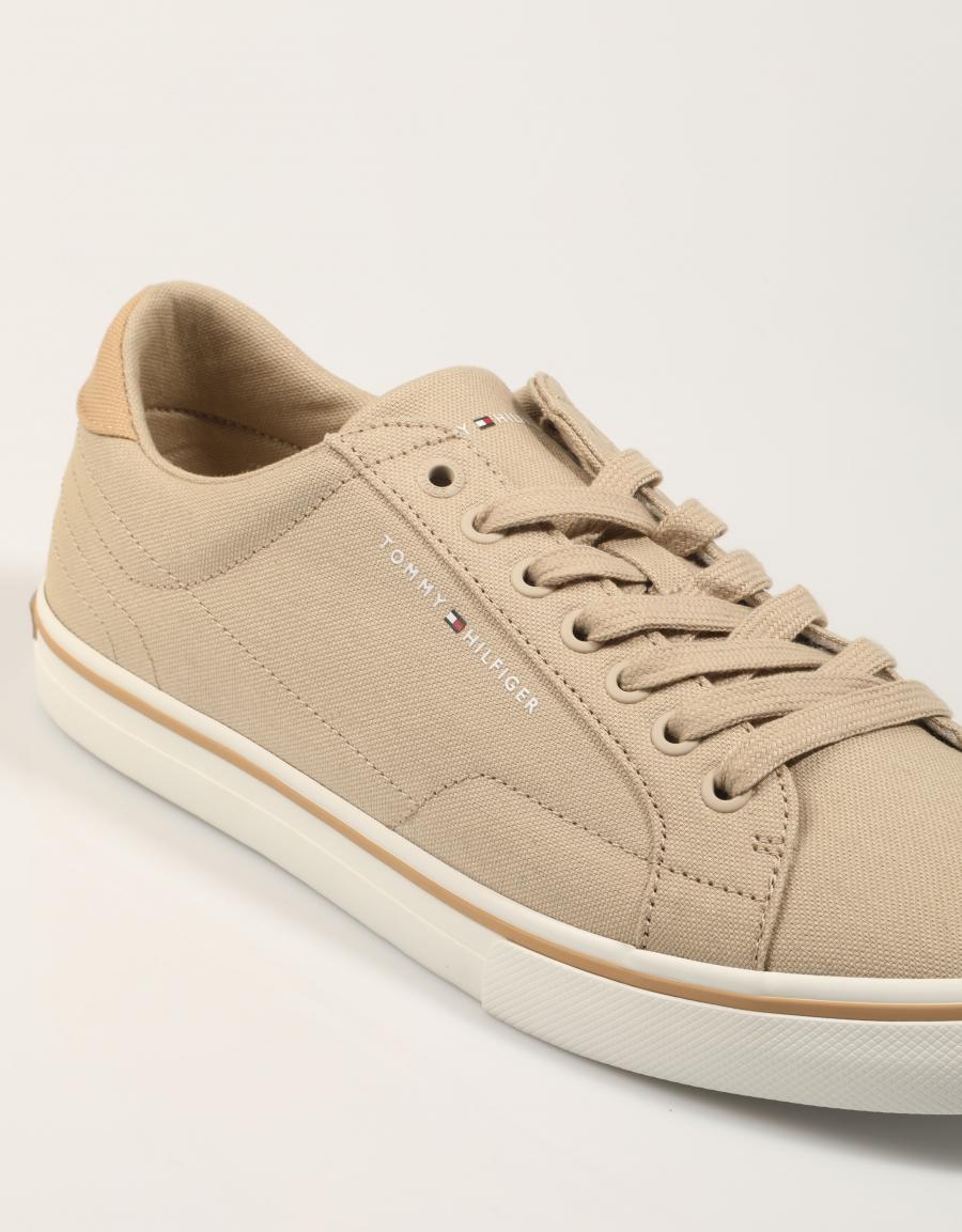 ZAPATILLAS TOMMY HILFIGER VULC CORE LONG LACE en color Beige