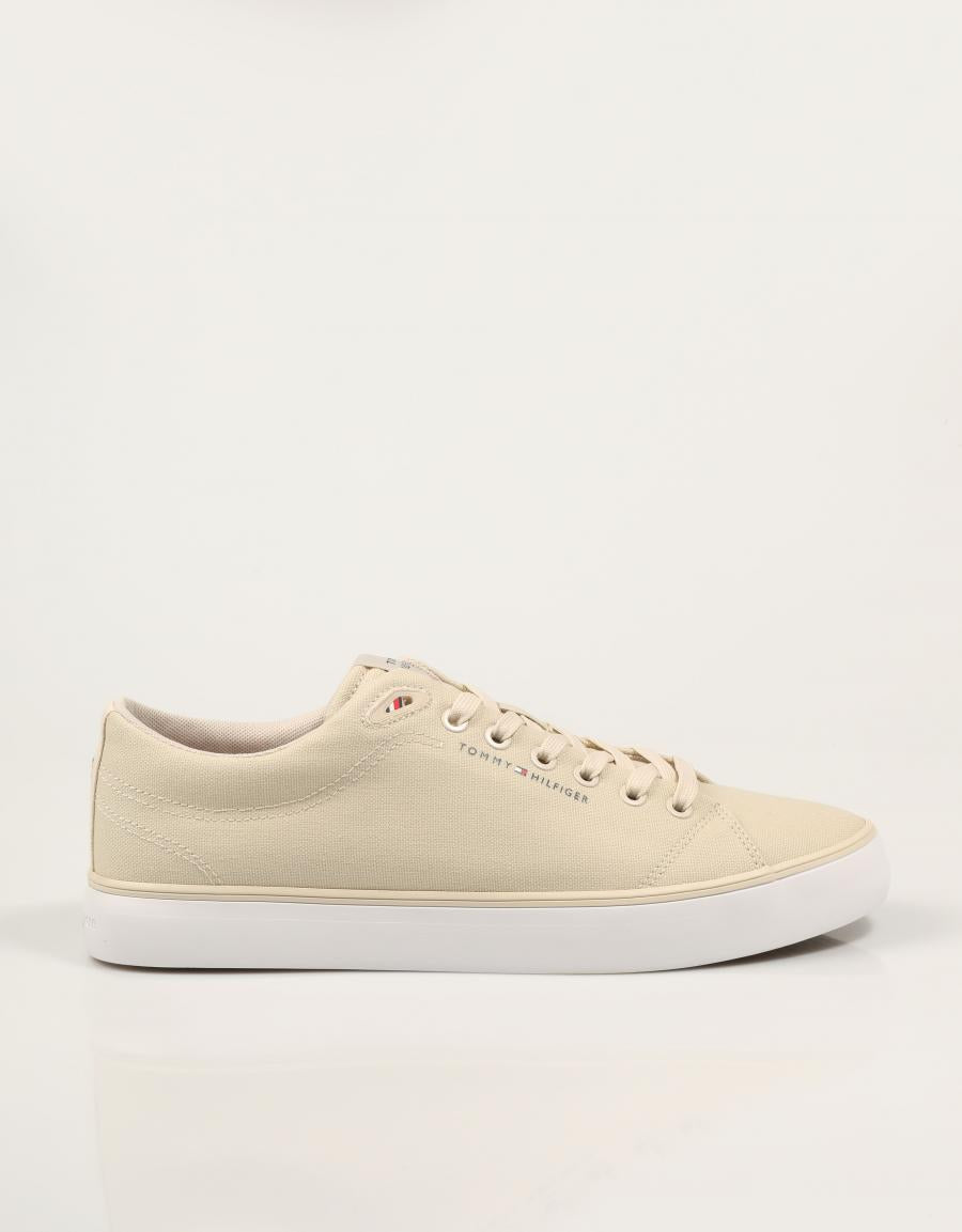 ZAPATILLAS TOMMY HILFIGER HARLEM CORE II CVS en color Beige