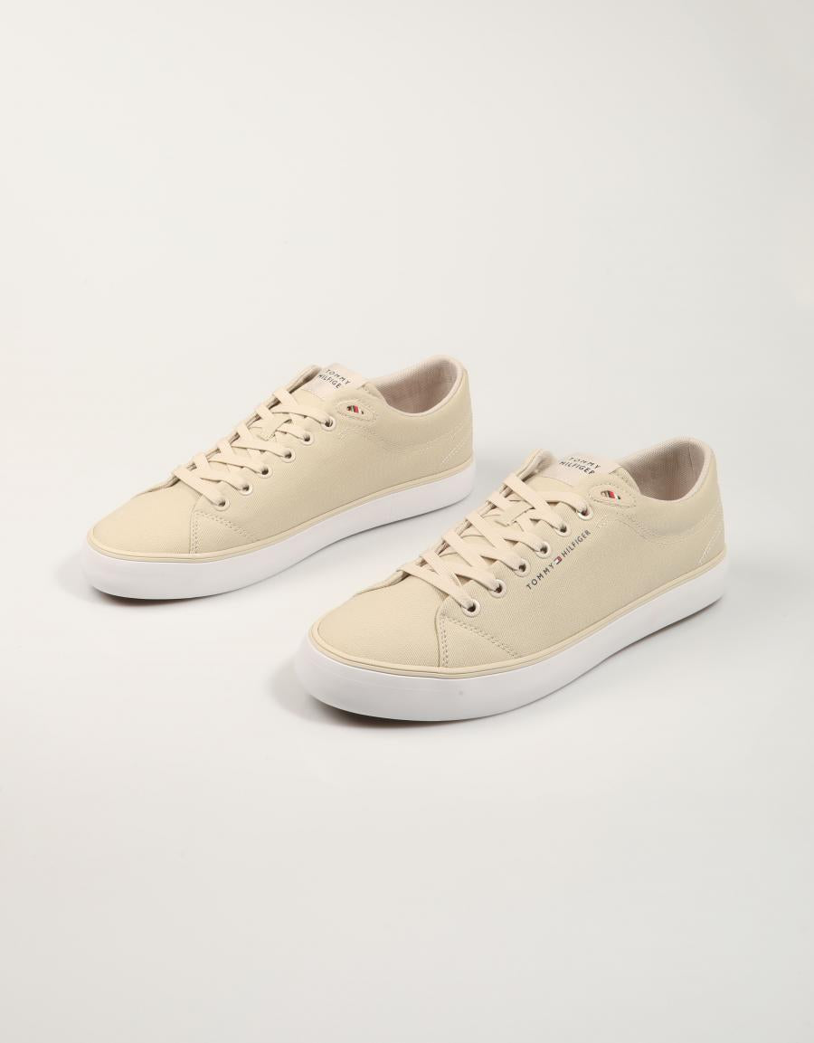 ZAPATILLAS TOMMY HILFIGER HARLEM CORE II CVS en color Beige