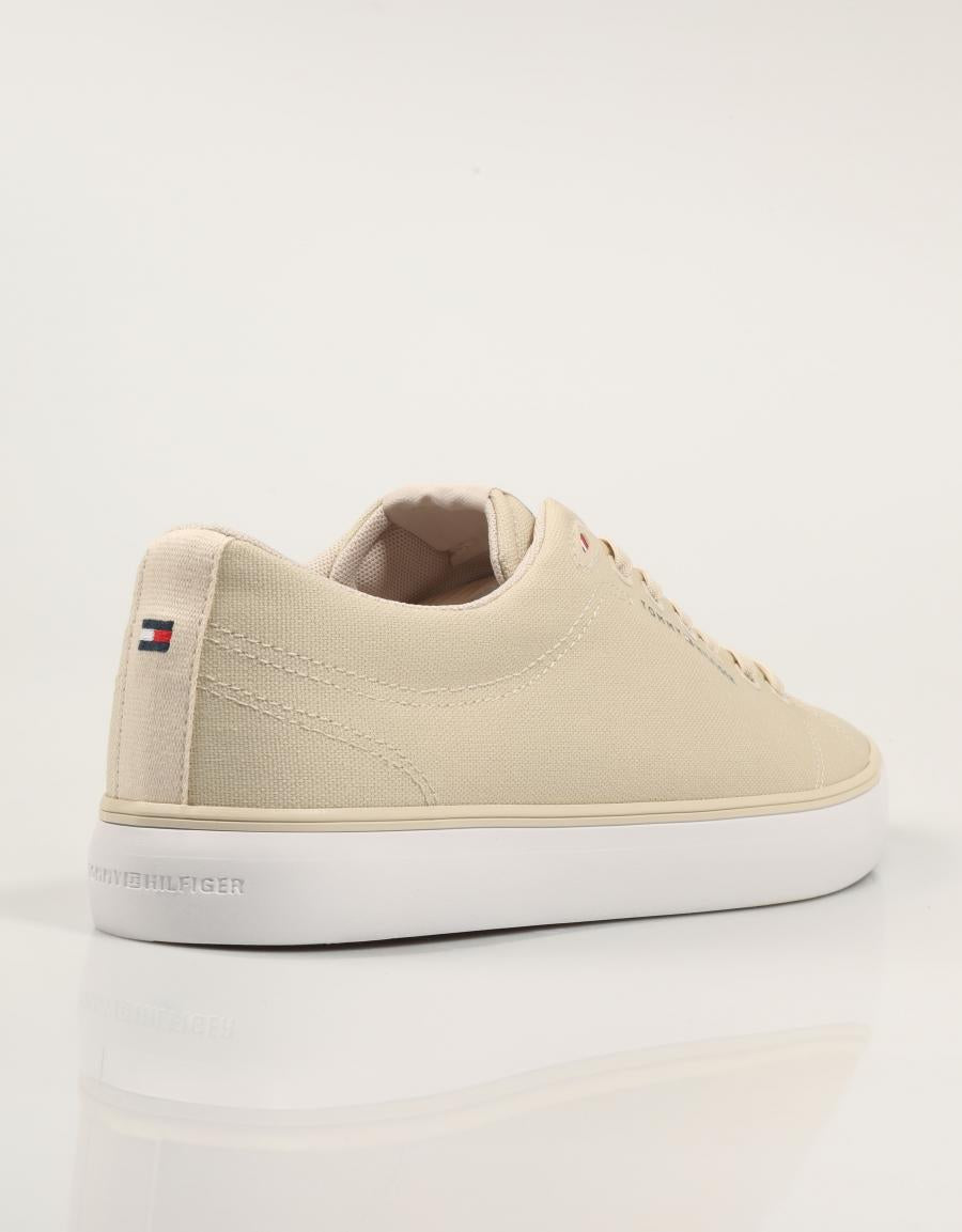 ZAPATILLAS TOMMY HILFIGER HARLEM CORE II CVS en color Beige