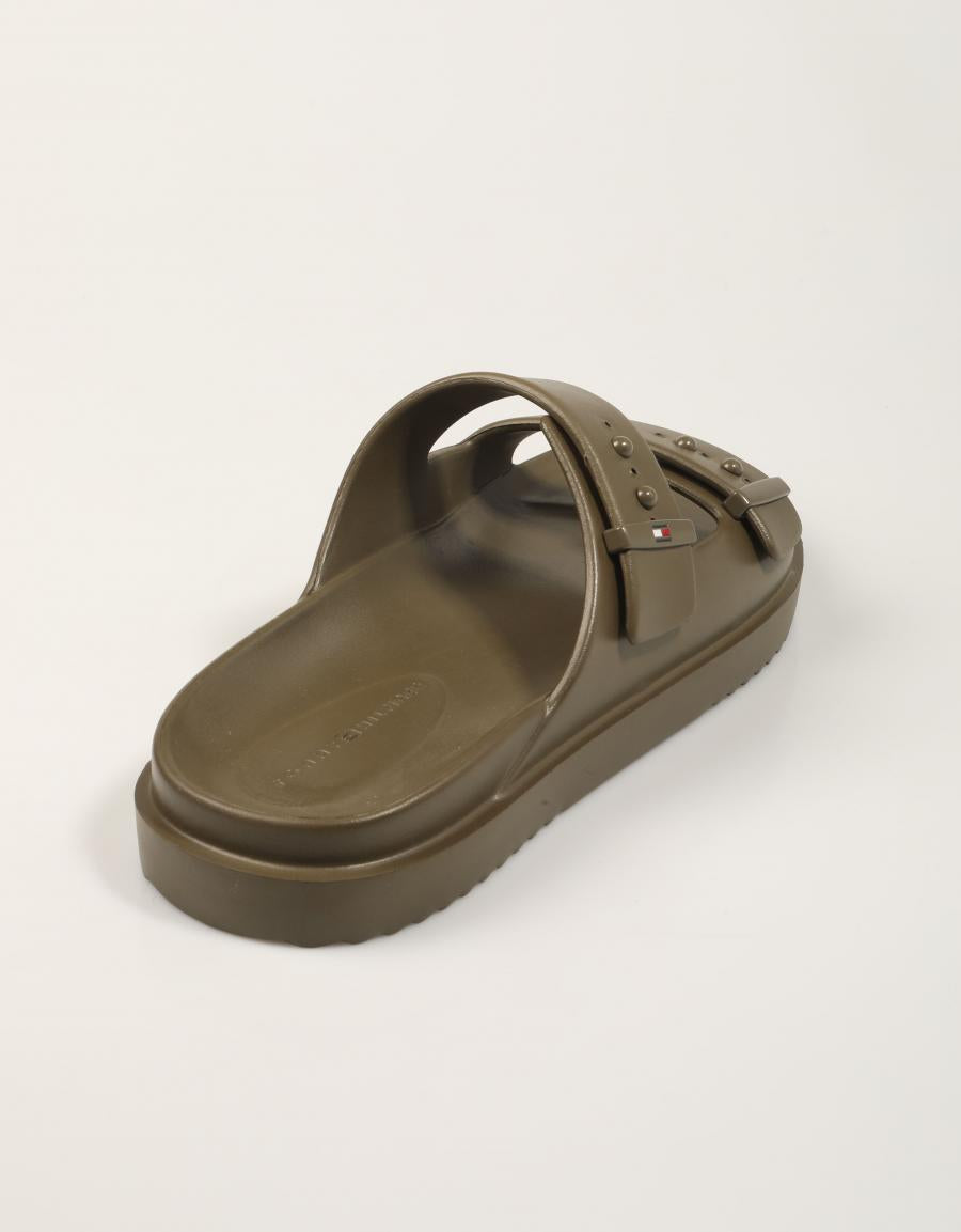 ZAPATILLAS TOMMY HILFIGER POOL SLIDER en color Kaki