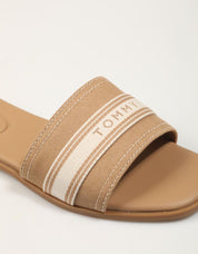 SANDALIAS TOMMY HILFIGER FLAT MULE WEBBING en color Beige