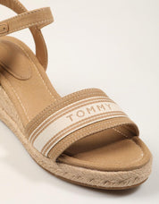 SANDALIAS TOMMY HILFIGER MID WEDGE ESPAD WEBBING en color Beige