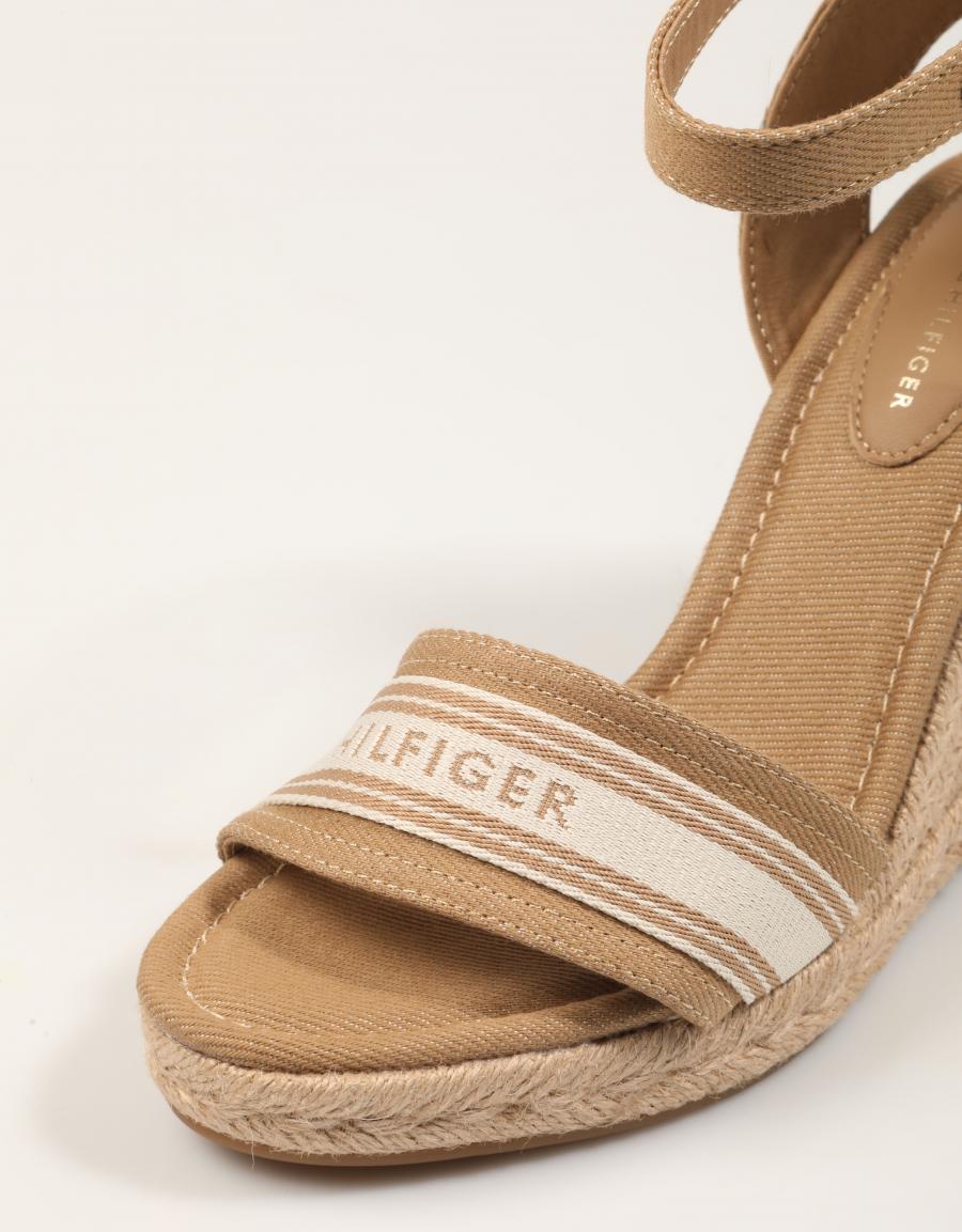 SANDALIAS TOMMY HILFIGER HIGH WEDGE ESPAD WENNIMG en color Beige