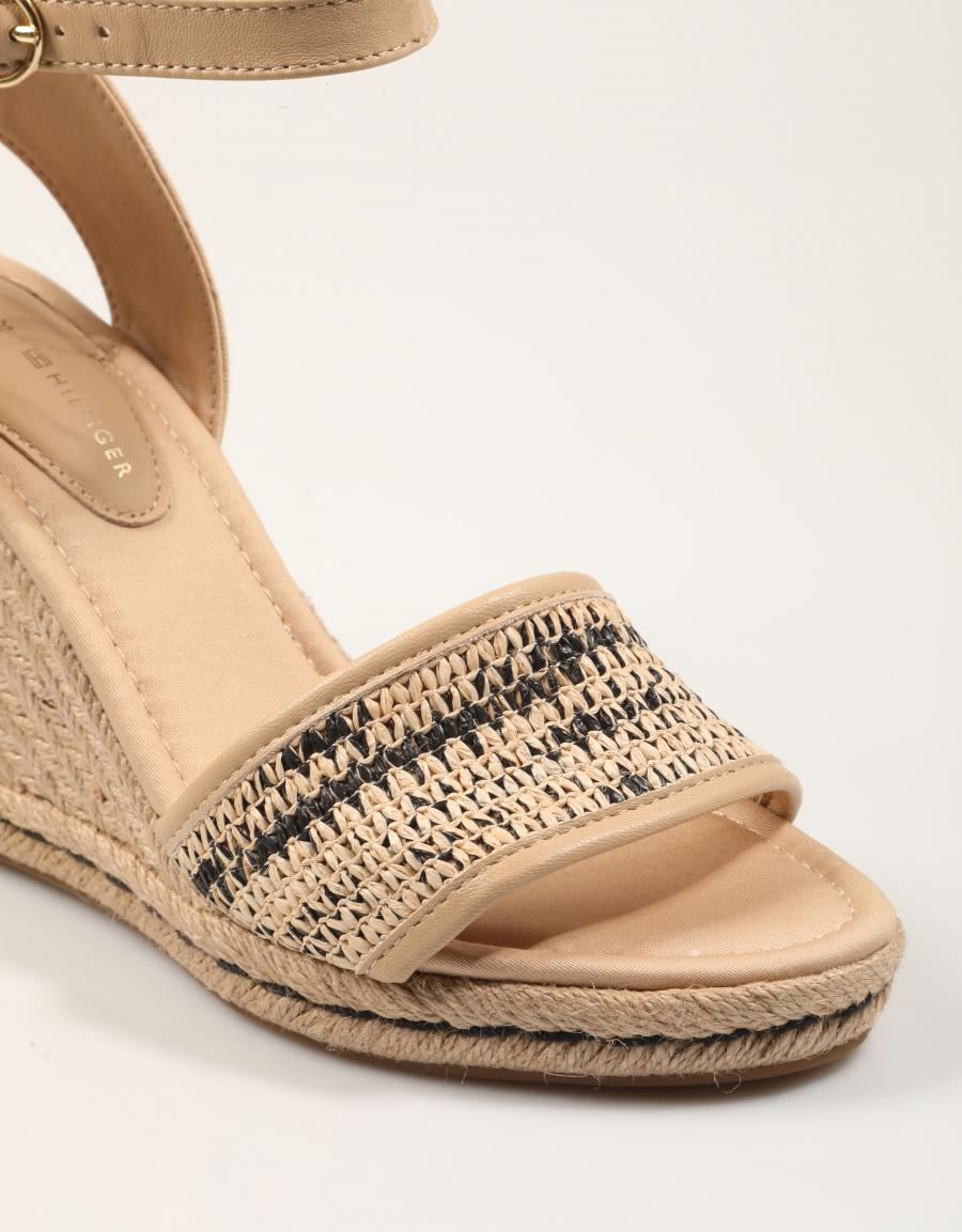 SANDALIAS TOMMY HILFIGER HIGH WEDGE ESPAD RAFFIA en color Beige