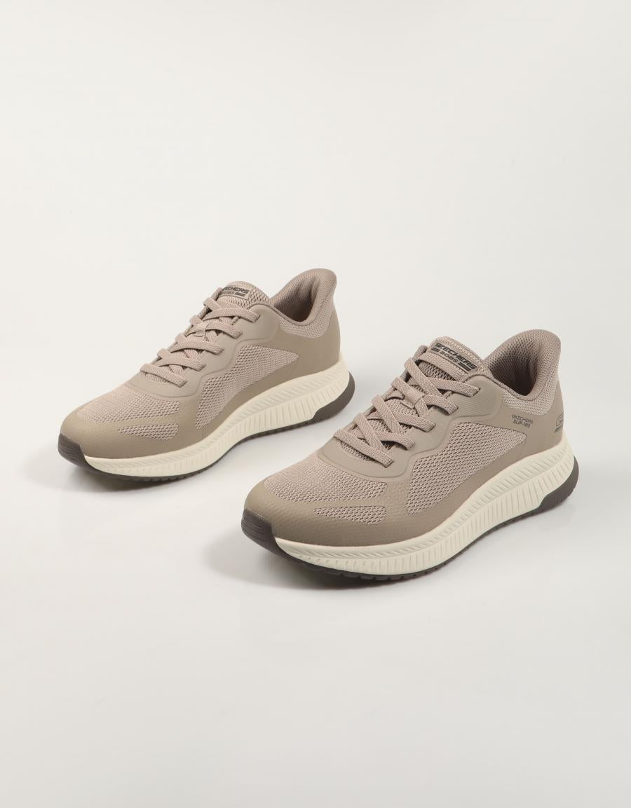 ZAPATILLAS SKECHERS SLIP INS BOBS SPORT en color Taupe