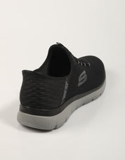 ZAPATILLAS SKECHERS SLIP INS SUMMITS en color Negro