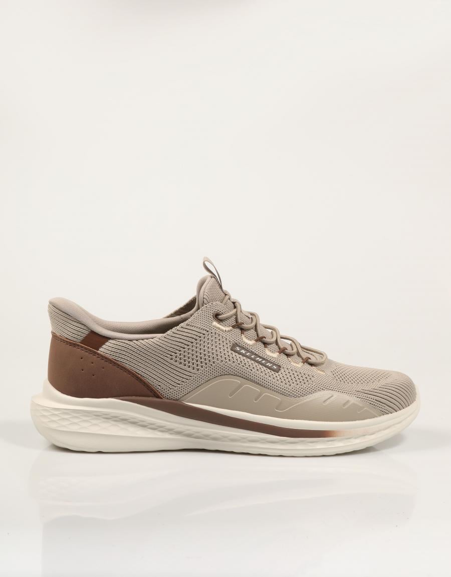 ZAPATILLAS SKECHERS SLADE en color Beige