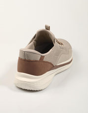 ZAPATILLAS SKECHERS SLADE en color Beige