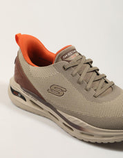 ZAPATILLAS SKECHERS SLIP INS RELAX FIT ARCH FIT en color Beige