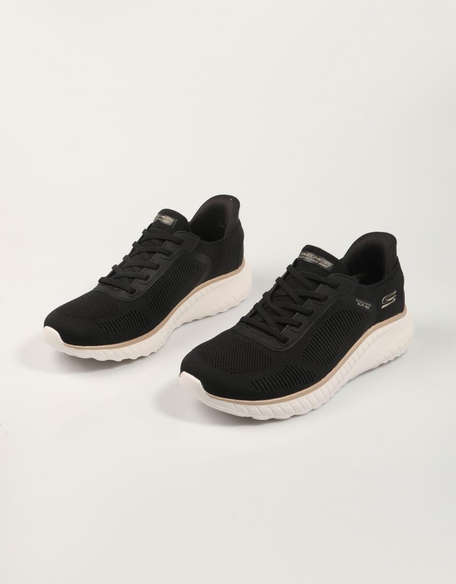 ZAPATILLAS SKECHERS SLIP INS BOBS SPORT SQUAD en color Negro