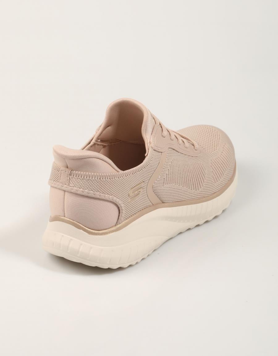 ZAPATILLAS SKECHERS SLIP INS BOBS SPORT SQUAD en color Beige