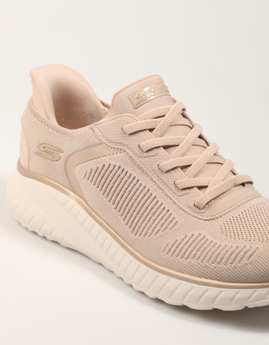 ZAPATILLAS SKECHERS SLIP INS BOBS SPORT SQUAD en color Beige