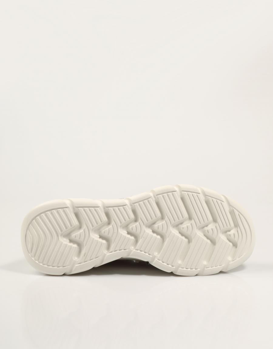 ZAPATILLAS SKECHERS BOBS SPORT B FLEX HI en color Beige