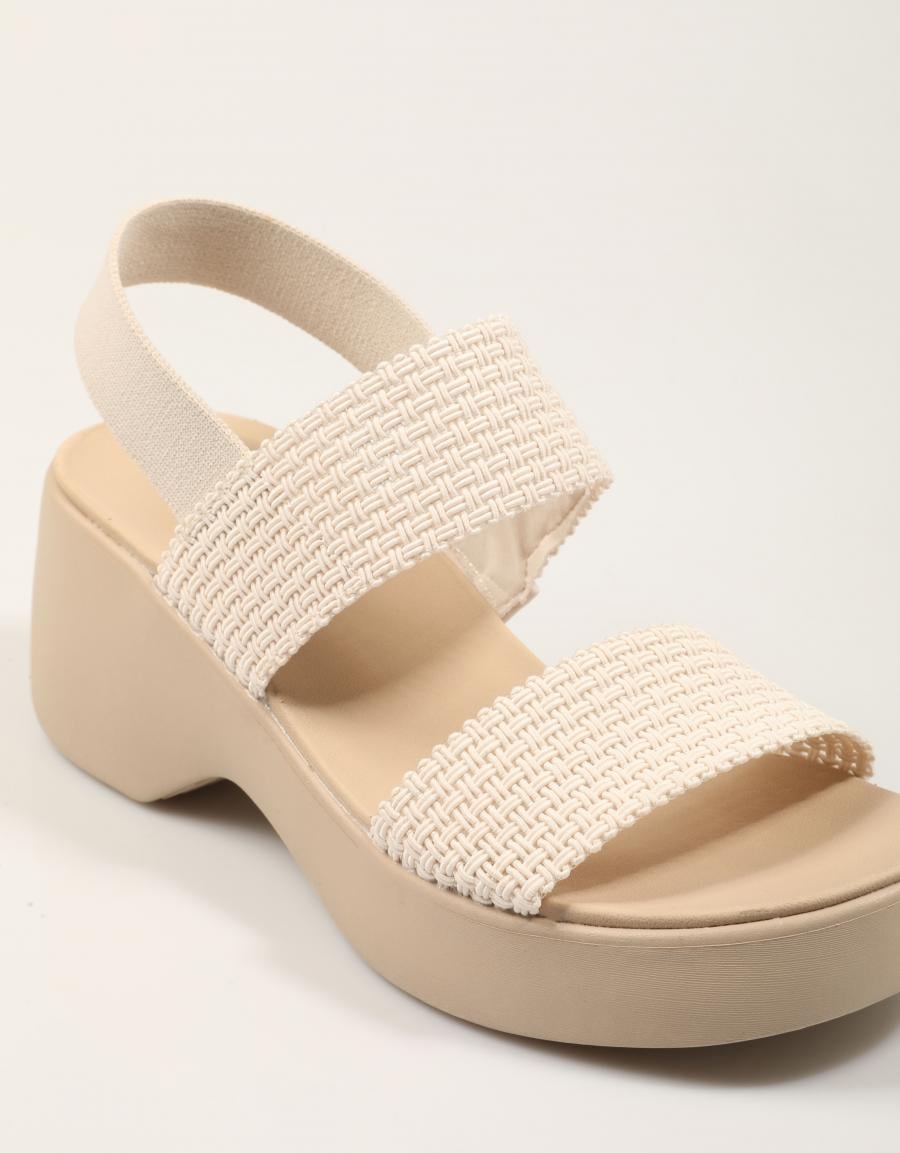 SANDALIAS SKECHERS CALI DAY en color Beige
