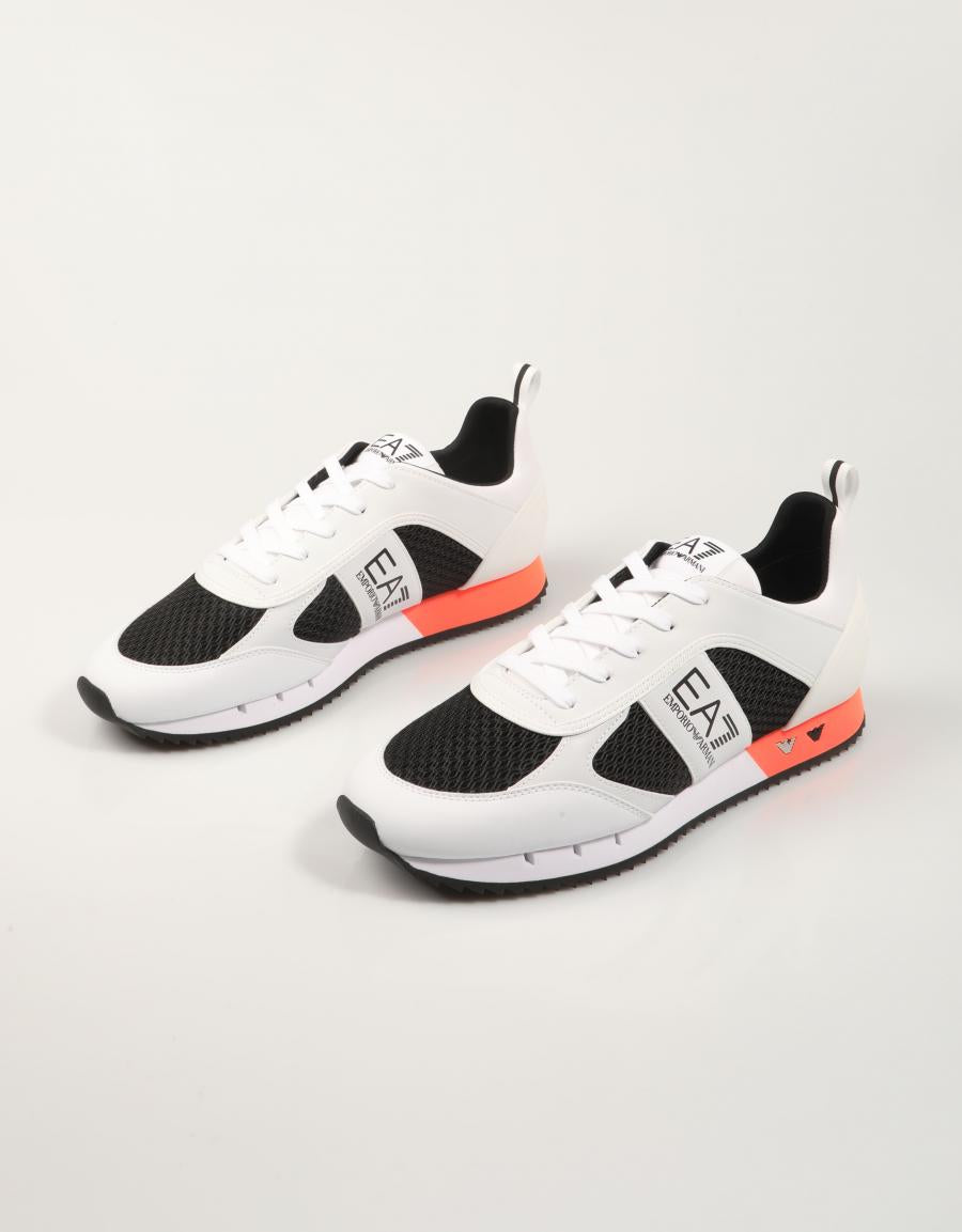ZAPATILLAS ARMANI EA7 TRAINING CASUAL SPORTY LIFESTYLE en color Blanco