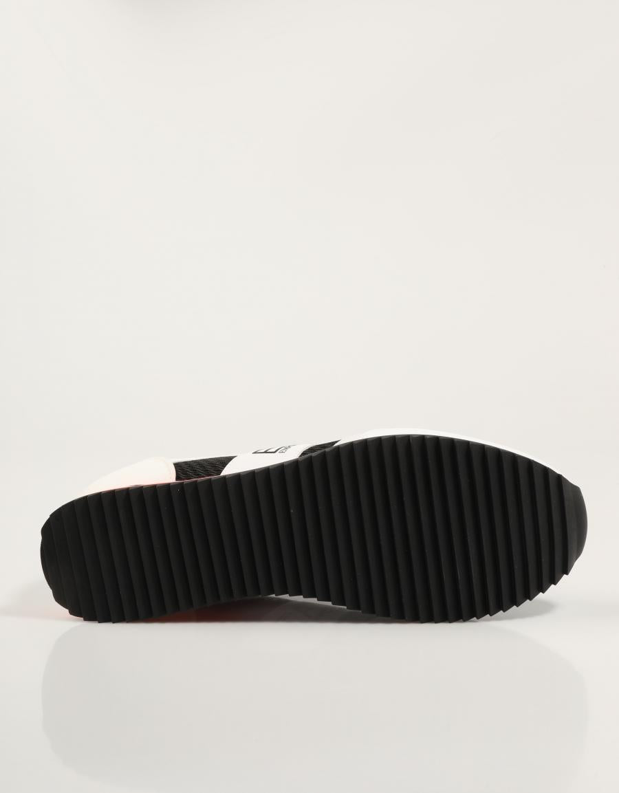 ZAPATILLAS ARMANI EA7 TRAINING CASUAL SPORTY LIFESTYLE en color Blanco