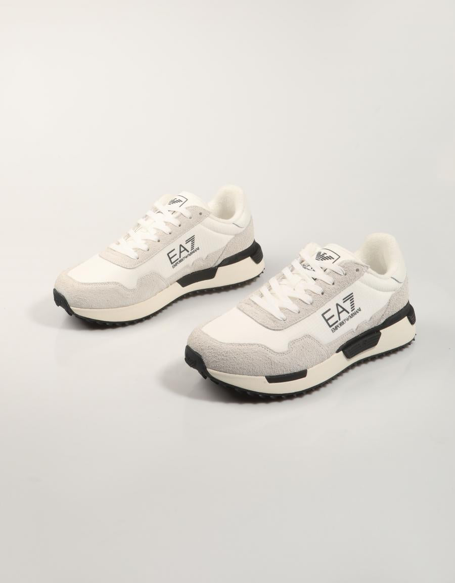 ZAPATILLAS ARMANI EA7 VINTAGE en color Blanco