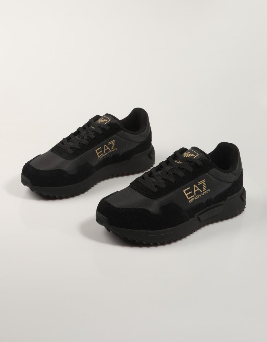 ZAPATILLAS ARMANI EA7 VINTAGE en color Negro