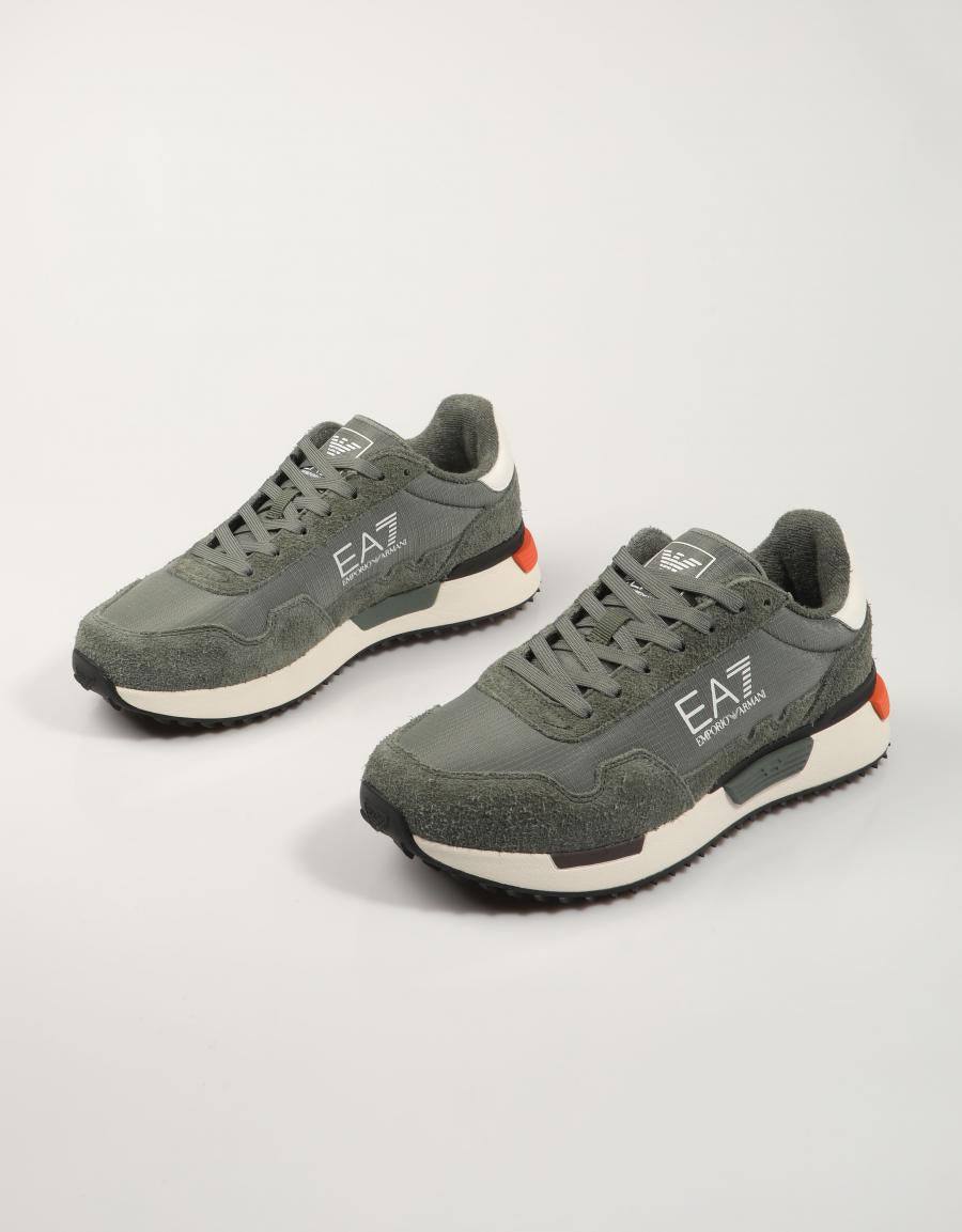 ZAPATILLAS ARMANI EA7 VINTAGE en color Kaki