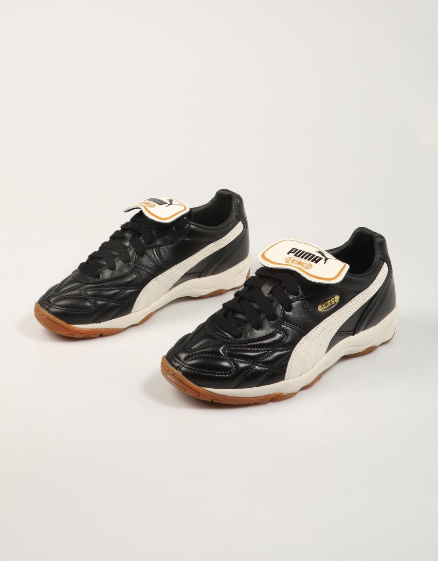 ZAPATILLAS PUMA KING INDOOR en color Negro
