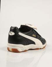 ZAPATILLAS PUMA KING INDOOR en color Negro