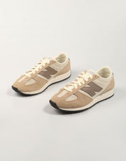 ZAPATILLAS NEW BALANCE U471 en color Beige