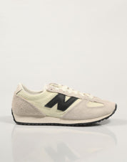 ZAPATILLAS NEW BALANCE U471 en color Beige