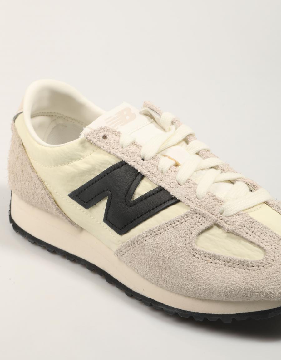 ZAPATILLAS NEW BALANCE U471 en color Beige