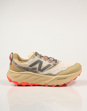 ZAPATILLAS NEW BALANCE MHIER en color Beige