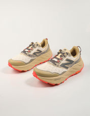 ZAPATILLAS NEW BALANCE MHIER en color Beige