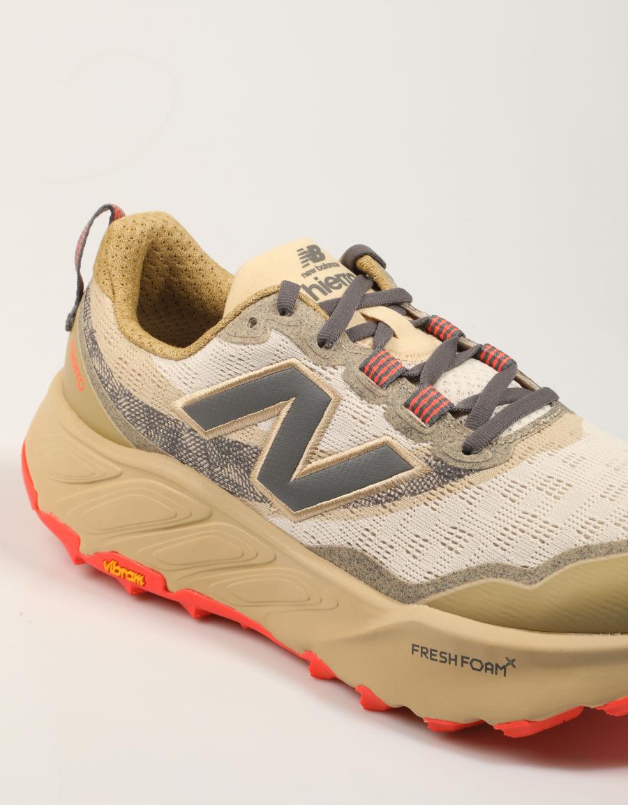 ZAPATILLAS NEW BALANCE MHIER en color Beige