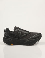 ZAPATILLAS NEW BALANCE MTHIER en color Negro
