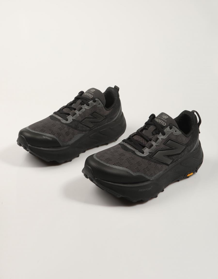 ZAPATILLAS NEW BALANCE MTHIER en color Negro