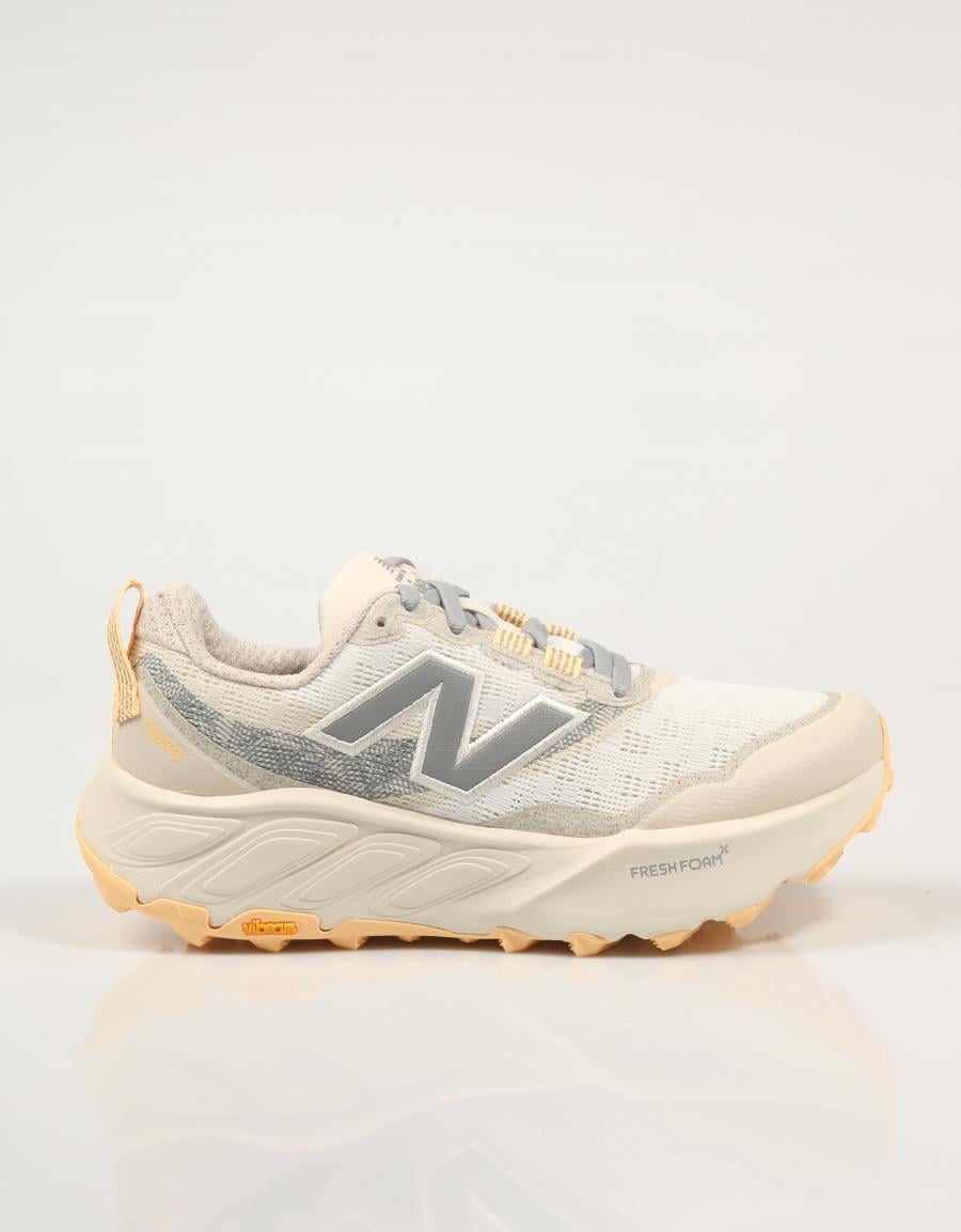ZAPATILLAS NEW BALANCE WHIER en color Blanco
