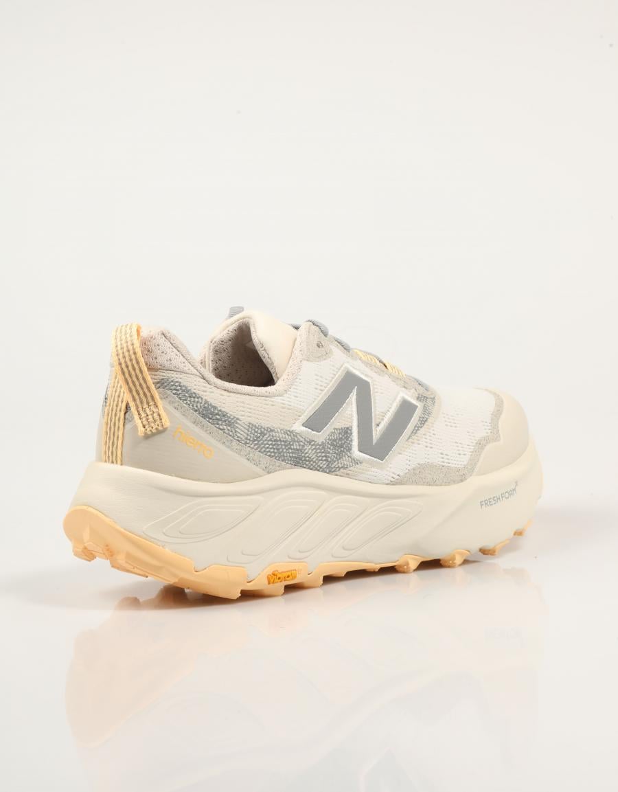 ZAPATILLAS NEW BALANCE WHIER en color Blanco